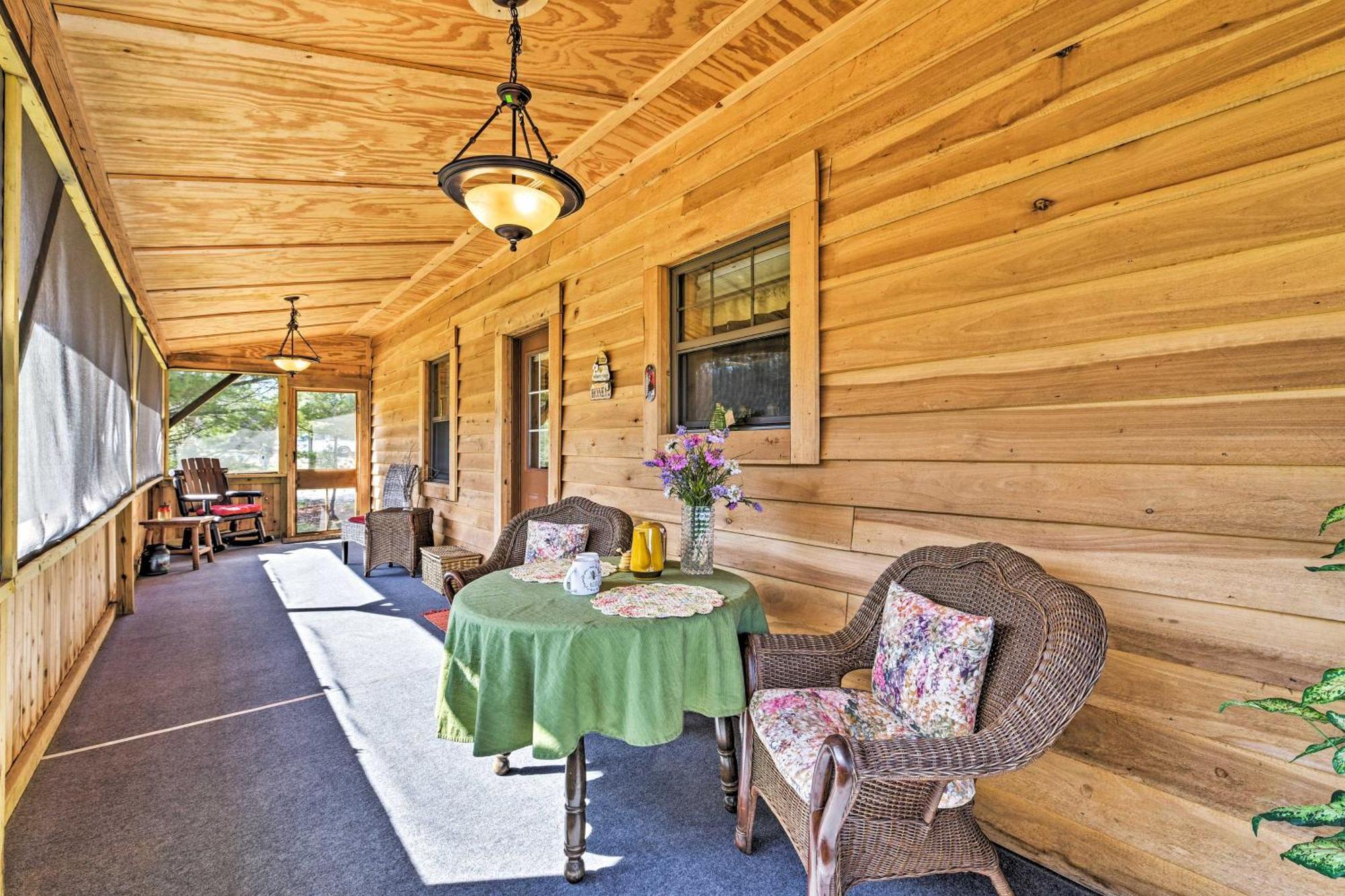 Nappanee Honey House Cabin - A Quiet Countryside Retreat! מראה חיצוני תמונה